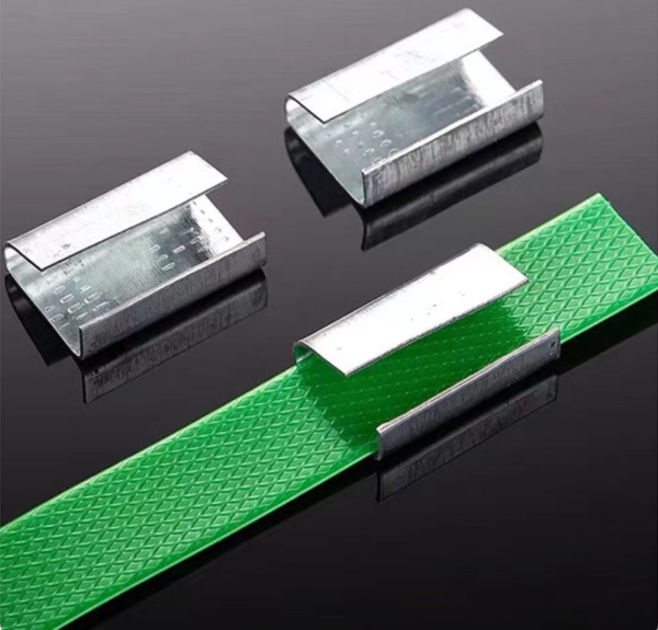 Strapping clip used for PP/PET strapping to secure packages for transport.